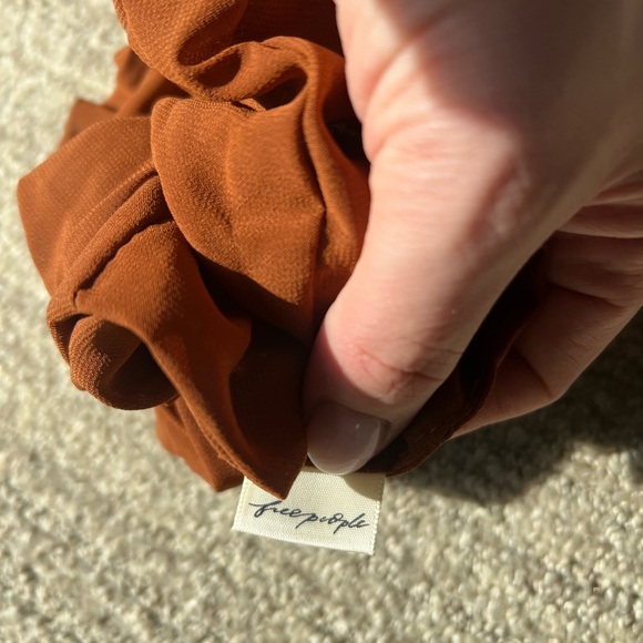 KAXI x Free People Rust Brown Oversized Scrunchie - Picture 7 of 7